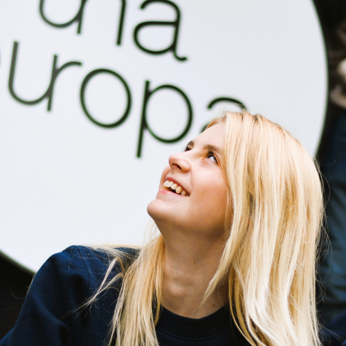 Una Europa student