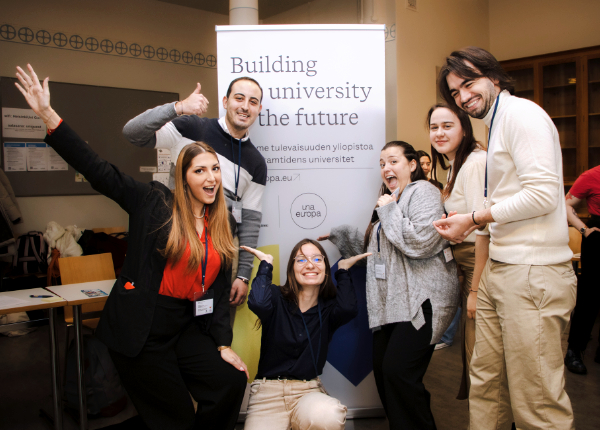 Smiling students of the Una Europa program